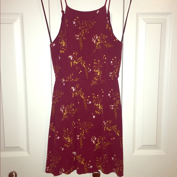 Forever 21 Dresses & Skirts - Beautifully flowing maroon floral dress 💞